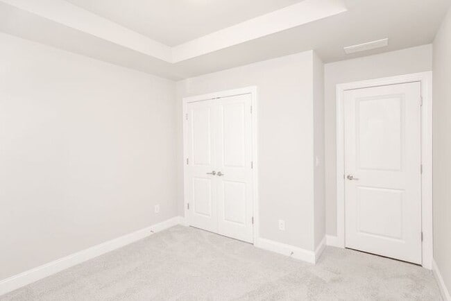 Building Photo - 3 story townhome in a great location in Chamblee
