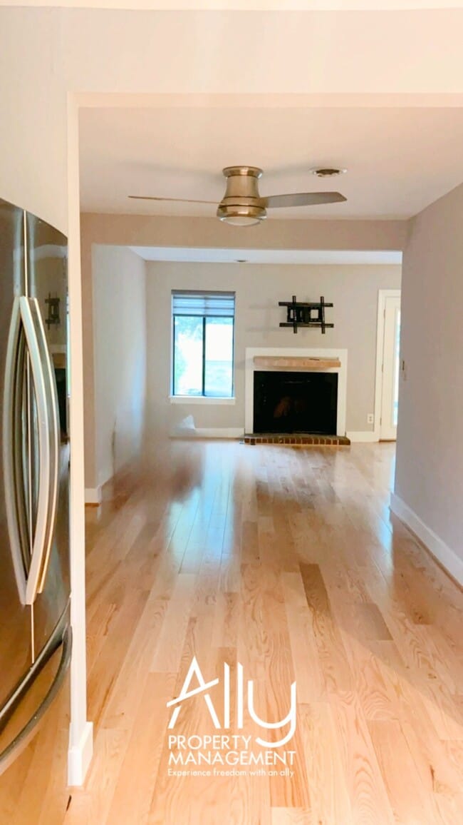 Building Photo - 583 Southampton Ct