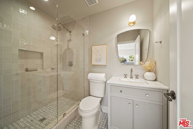 Building Photo - 5622 Babbitt Ave