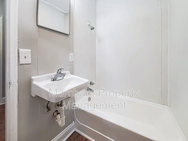 Building Photo - 4 Brookforest Dr