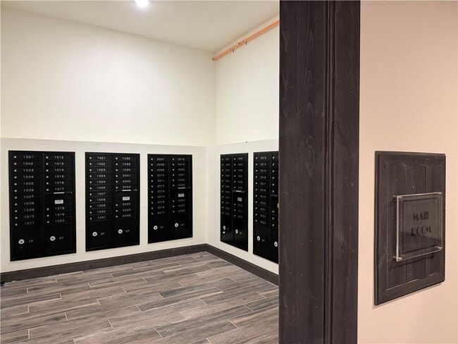 Building Photo - 327 Pine St