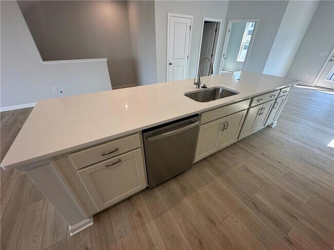 Building Photo - 352 Skylar Ct SE