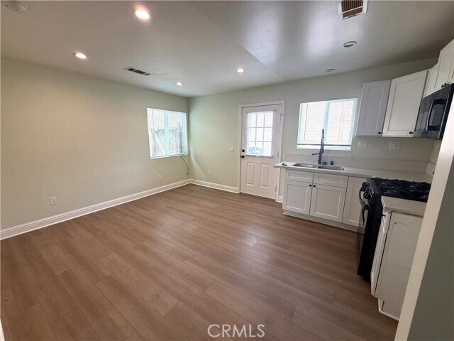 Building Photo - 1334 W 65th St