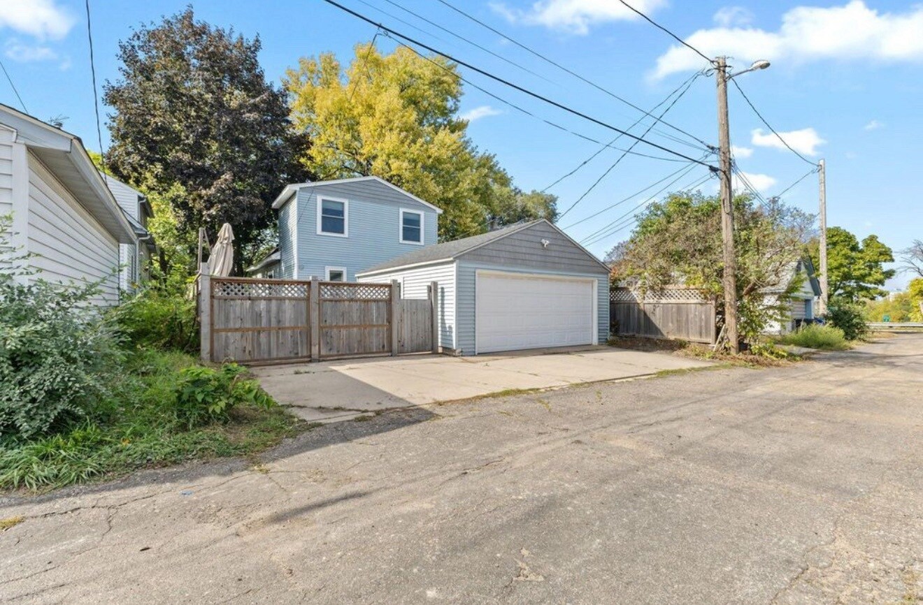 Building Photo - 606 Cromwell Ave