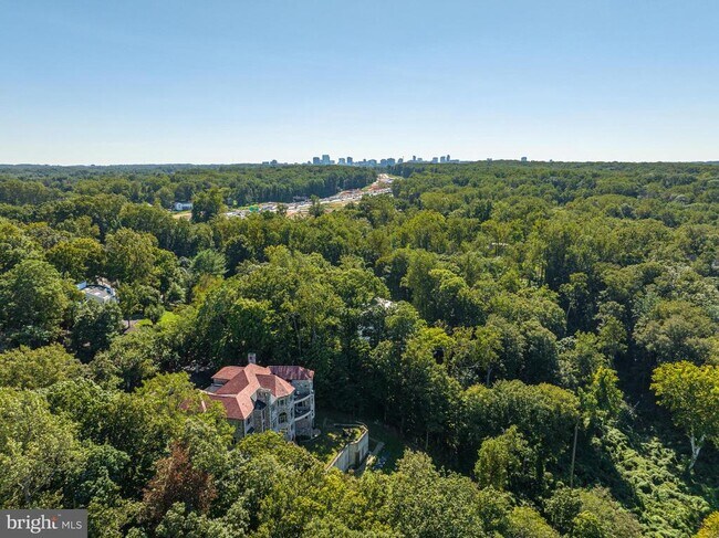 Building Photo - 612 Rivercrest Dr