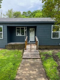 Building Photo - Spacious 3/2 Available Soon!