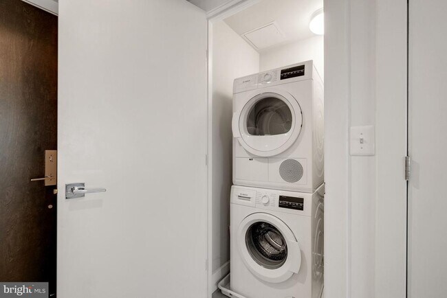 Building Photo - 1311 13th St NW