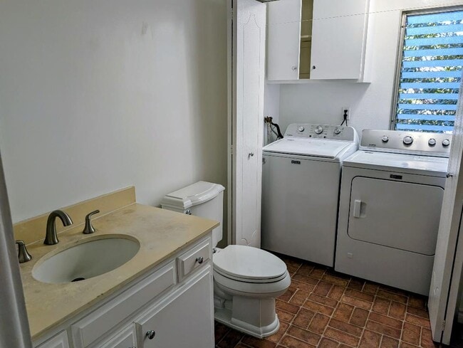 Building Photo - 4804 La Villa Marina