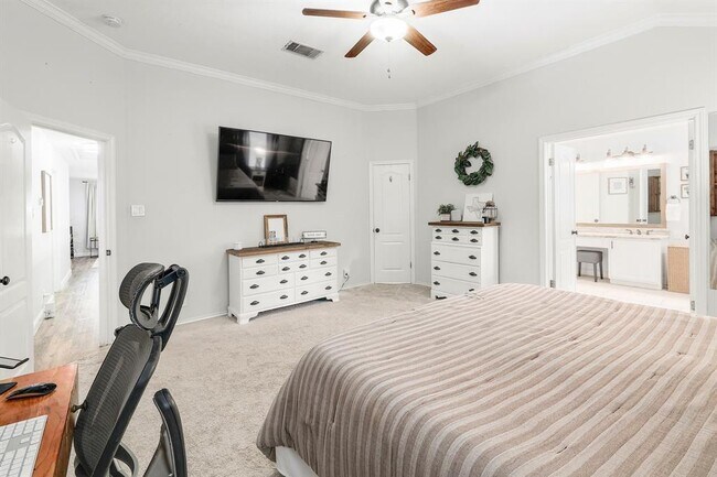 Building Photo - 3019 Plantation Dr