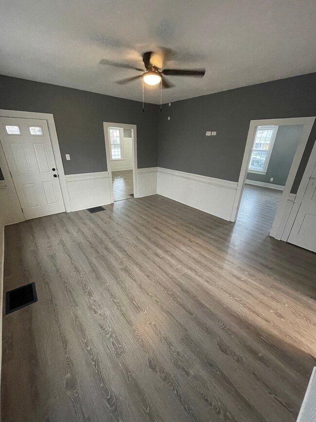 Building Photo - 588 Elma St