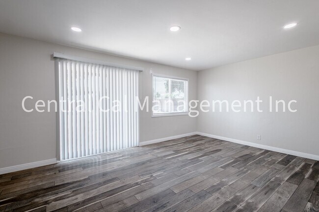 Building Photo - 10421 Glenn St