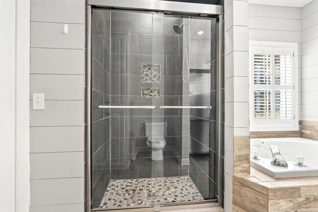 Building Photo - 1902 Hillbrook Cir