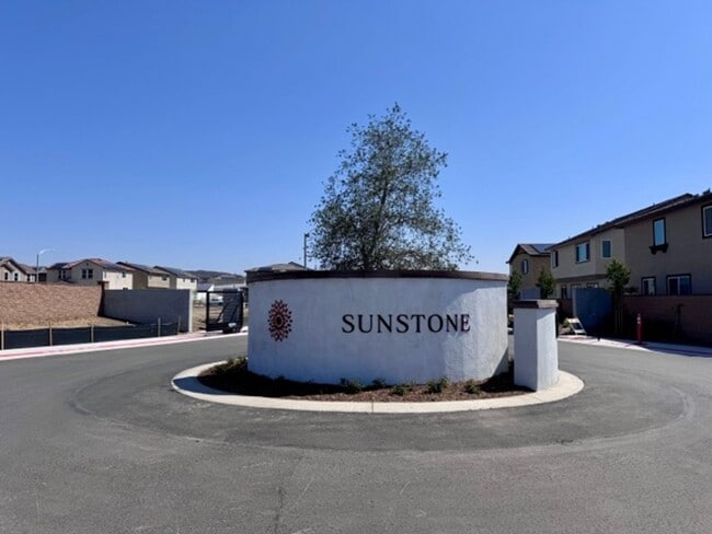 Building Photo - Brand new 4 bedroom Winchester home with a...