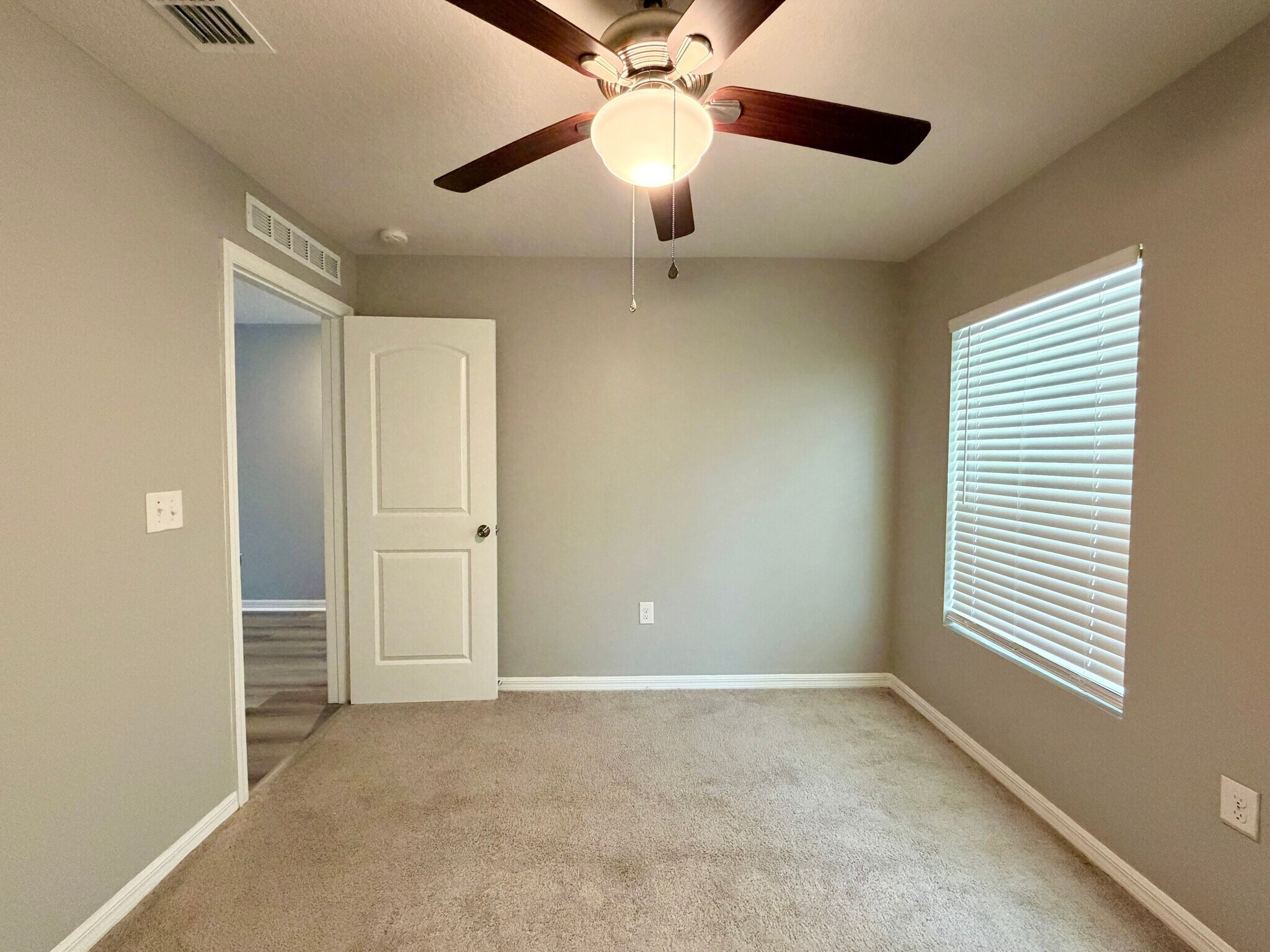 Building Photo - 687 Gila Dr