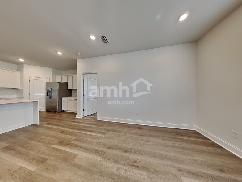 Building Photo - 147 Bee Tree Blvd