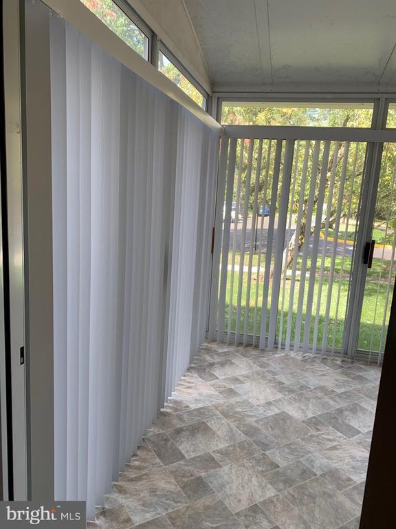 Building Photo - 8200 Aspen Glen Ct