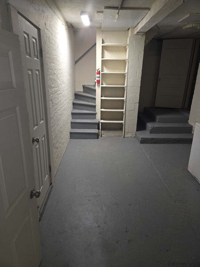 Building Photo - 155 Thomas St