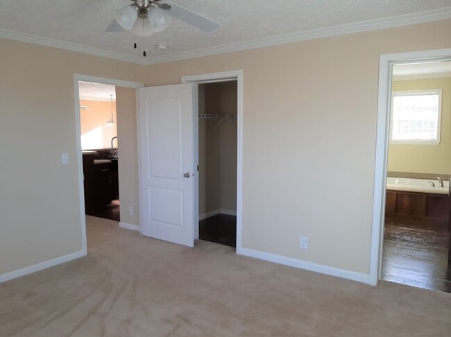 Building Photo - SUBLEASE through May 2026 3 Bedroom 2 Bath-Beautiful Views