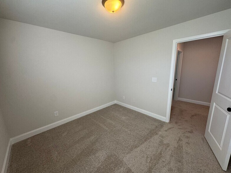 Building Photo - 49 Goldenrod Lp