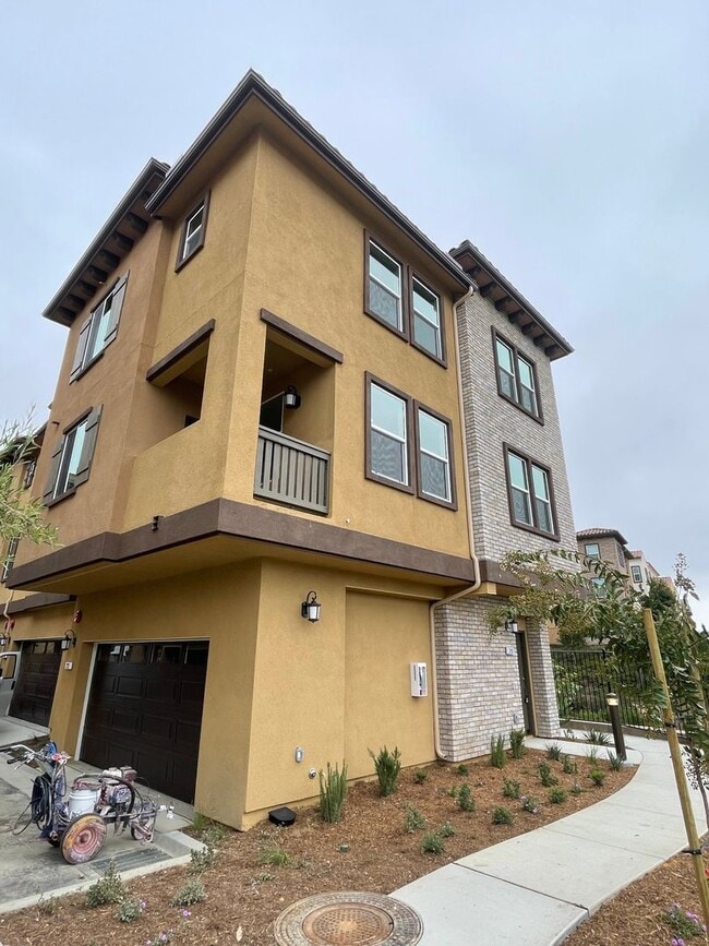 Primary Photo - 3 Bed 3 Bath Townhouse in San Marcos - Brand New
