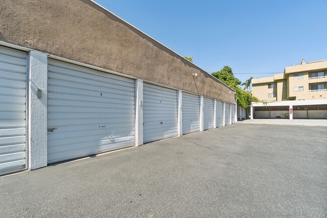 Building Photo - 15034 1/2 Dickens St