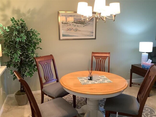 Building Photo - 7797 Golf Cir Dr