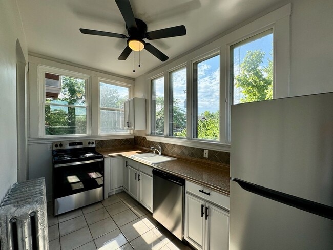 Building Photo - 301 W McMillan St