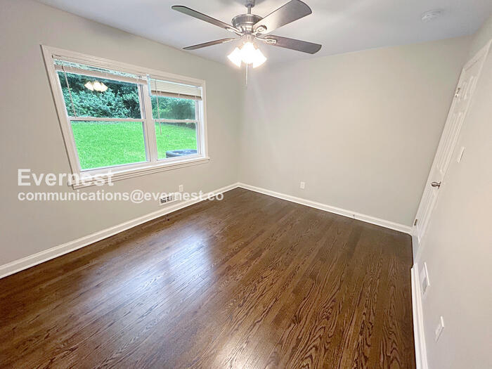 Building Photo - 3400 Bonaire Dr