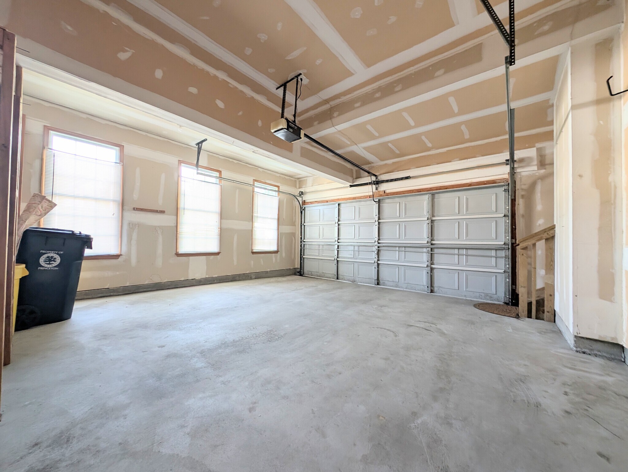 Building Photo - 8 Trewbridge Ct