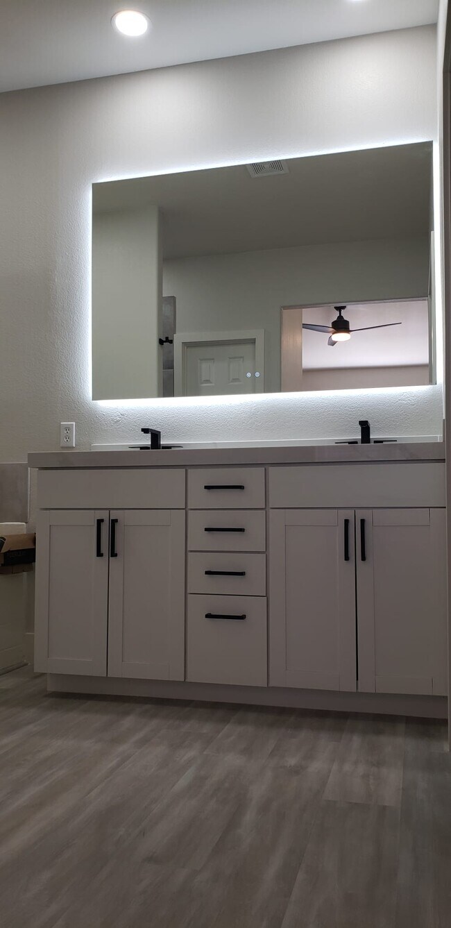 Building Photo - 198 Crown Imperial St