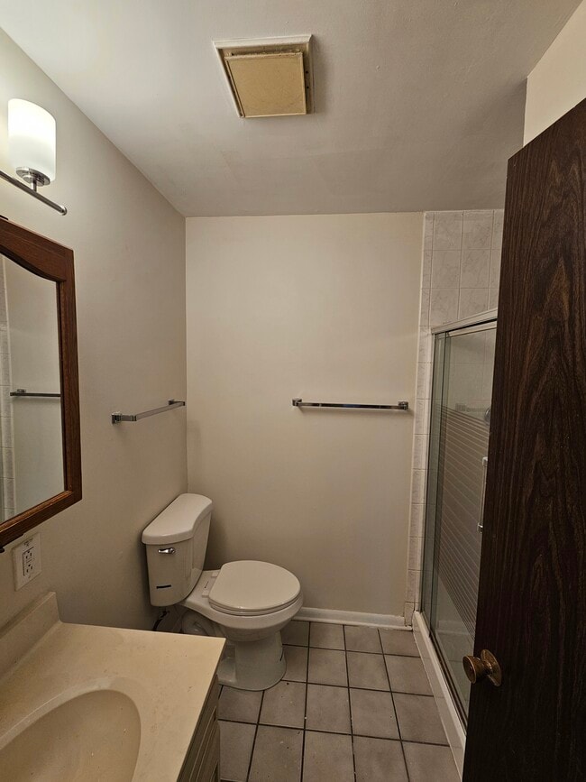 Building Photo - 800 Brook Dr