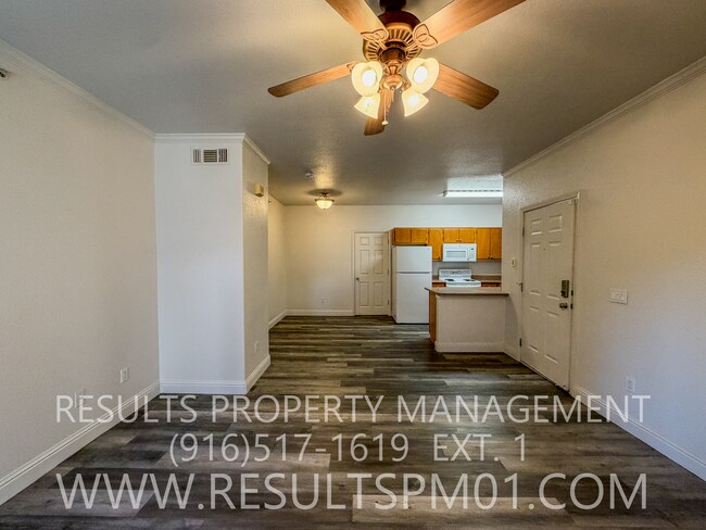 Building Photo - 1 Bed 1 Bath Roseville Condo with Attached Garage