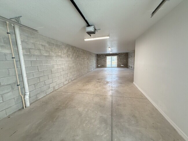 Building Photo - Waterfront 3 bedroom townhome with dock!