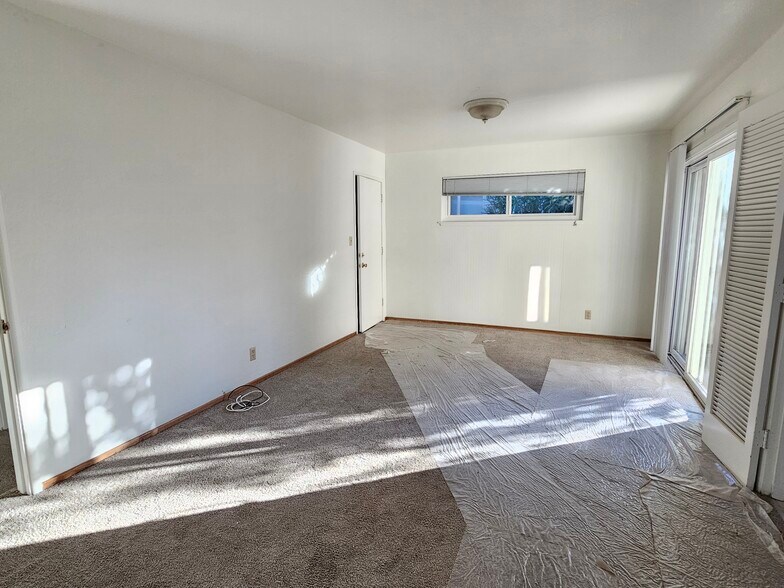 Building Photo - 819 Linden Ln