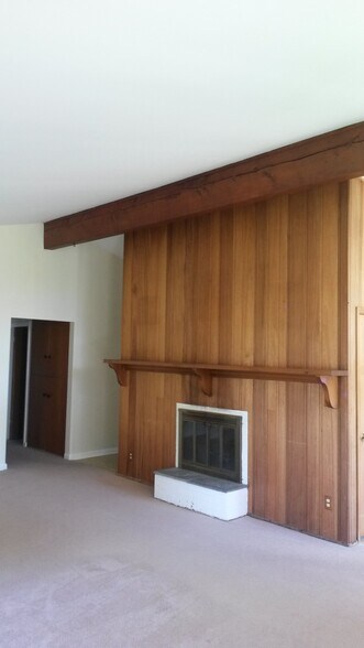 Building Photo - 28 Drumlins Ter
