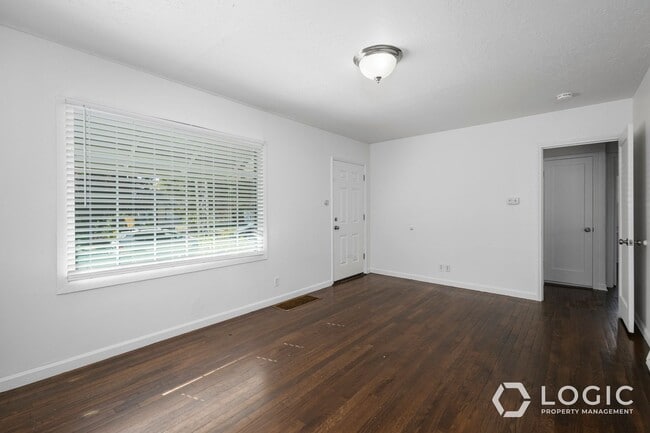 Building Photo - Gorgeous Home in SLC!