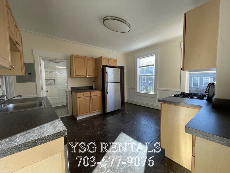 Building Photo - 34 Calumet St