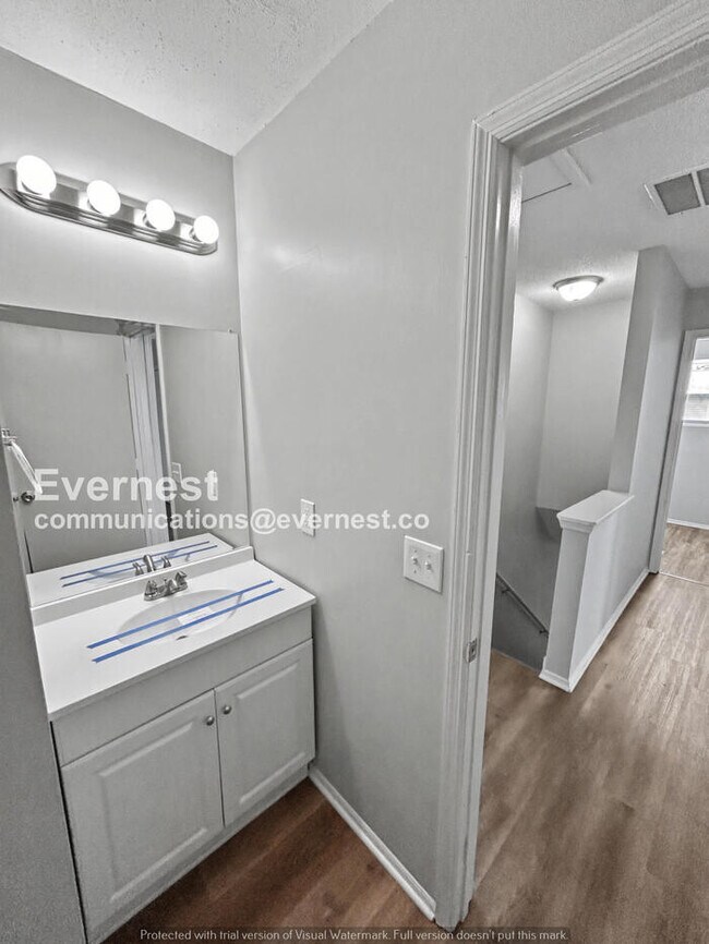 Building Photo - 3 Bed/2.5 Bath Home with Garage / Pet-Friendly / Coming Soon!