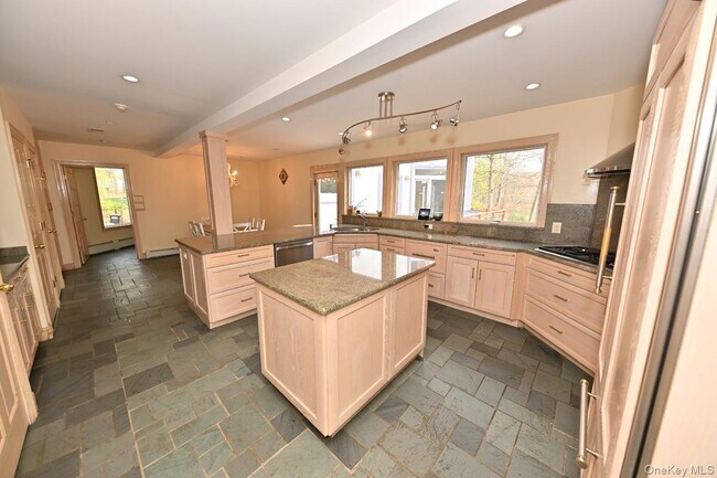 Building Photo - 27 Sky Meadow Rd