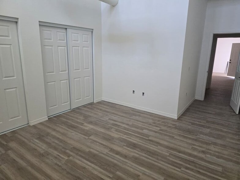 Building Photo - 16482 Apple Valley Rd