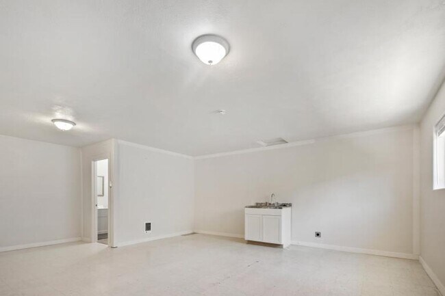Building Photo - 3 Bedroom home in Eagle with ADU _ Pets We...