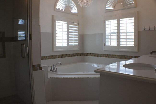 Building Photo - 6244 Kings Bridge Dr