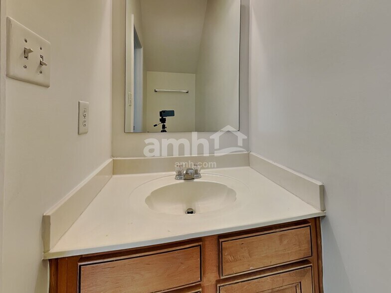 Building Photo - 2411 Cairns Mill Ct