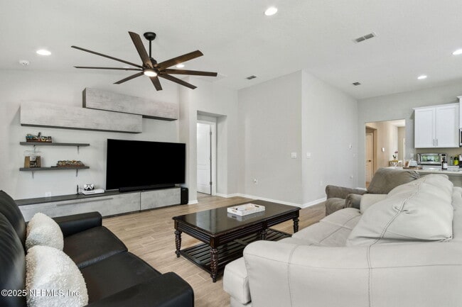 Building Photo - 66103 Edgewater Dr