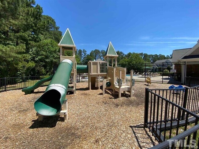 Building Photo - 5 Bedroom 3 Bath Single Family Fenced Yard for Rent - Apex