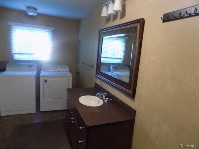 Building Photo - 53400 Tundra Dr