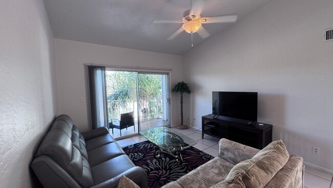 Building Photo - Fully Furnished 1BR/1BA Condo Just 3 Block...