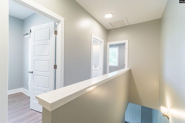 Building Photo - 122 Tryon St