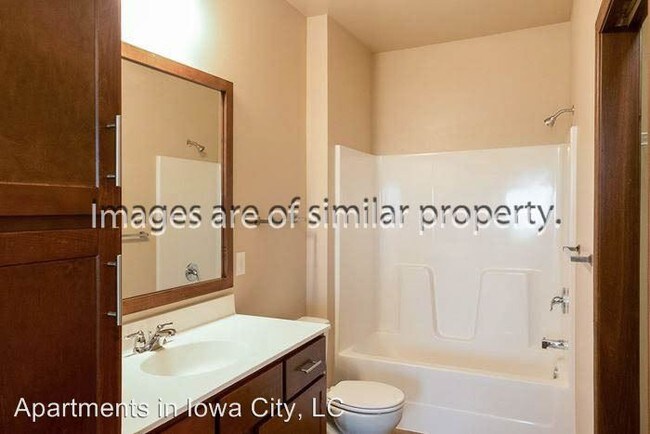 Building Photo - 602 S Dubuque St