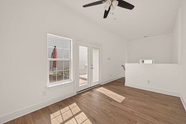 Building Photo - 724 Ruthven St